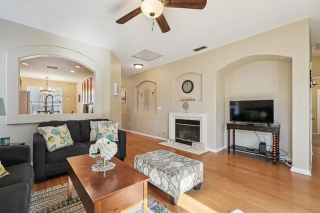 $529,000 | 3818 Renwick Avenue, Elk Grove, CA 95758