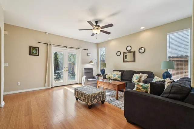 $529,000 | 3818 Renwick Avenue, Elk Grove, CA 95758