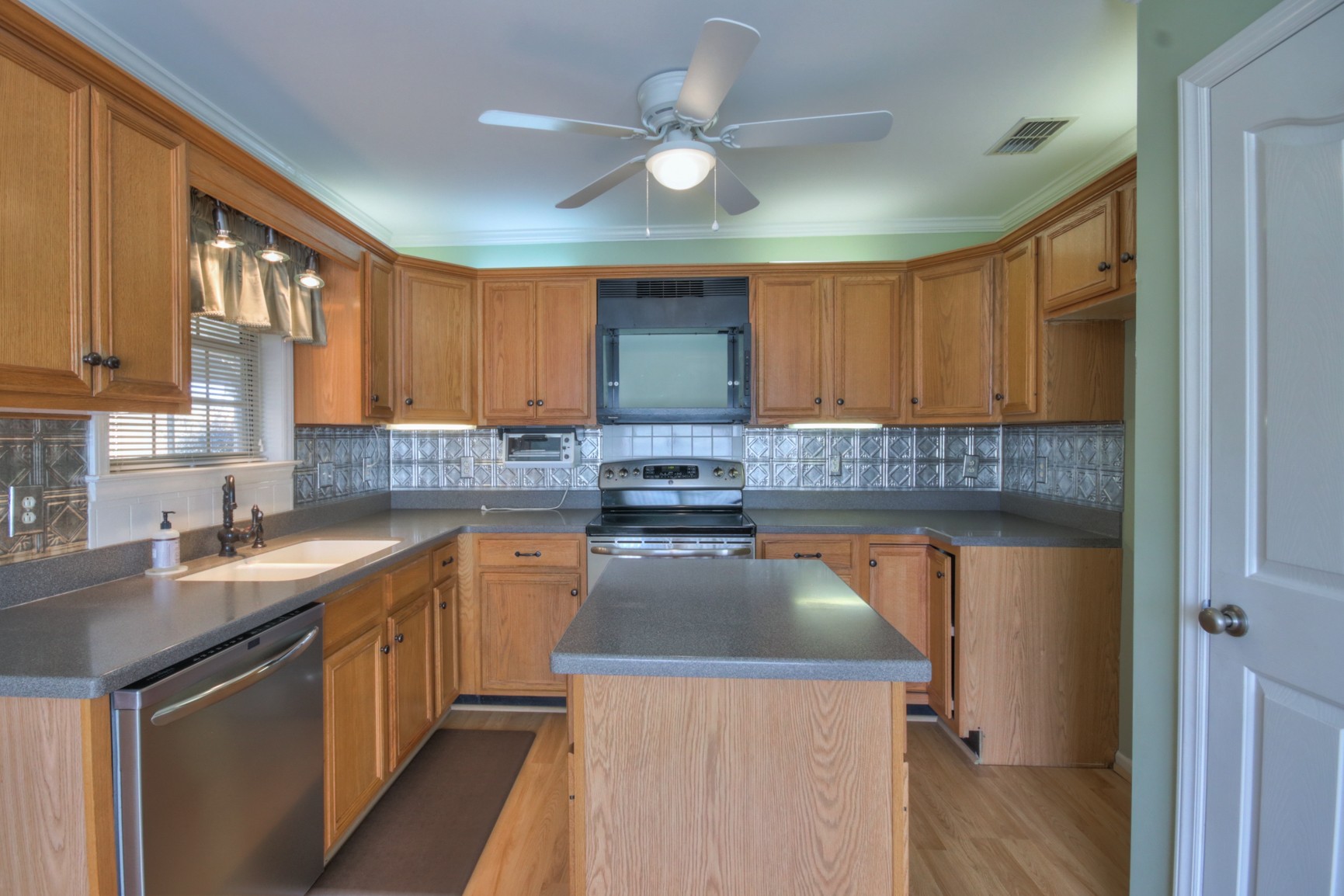 424 Riveredge Court Murfreesboro, TN 37128 - Photo 10 of 34 Gallery Image 10