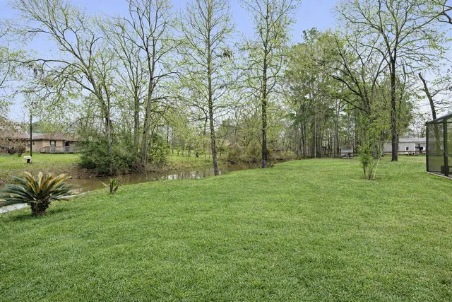 a street sign that is sitting on a brick wall