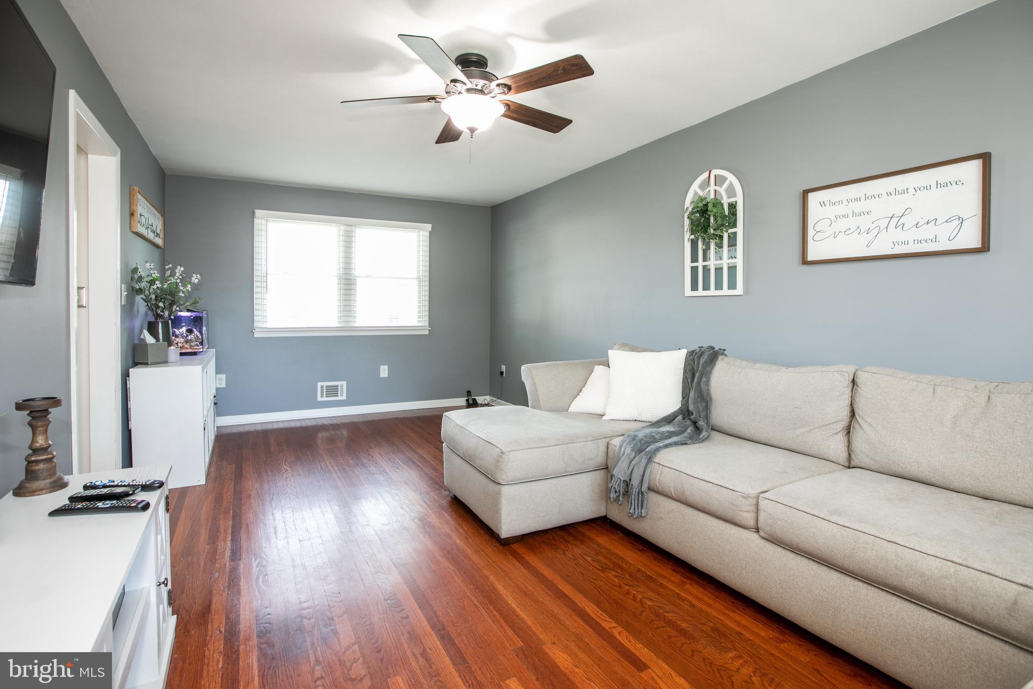 20 Banbury Road Hamilton, NJ 08690 - Photo 6 of 47 Living Room