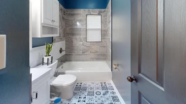 a bathroom with a bathtub and toilet