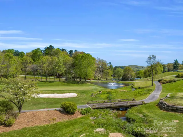 $950,000 | 2240 East Cumming Woods Lane, Hendersonville, NC 28739