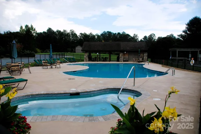 $950,000 | 2240 East Cumming Woods Lane, Hendersonville, NC 28739