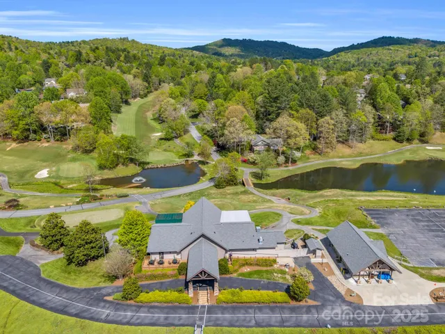 $950,000 | 2240 East Cumming Woods Lane, Hendersonville, NC 28739