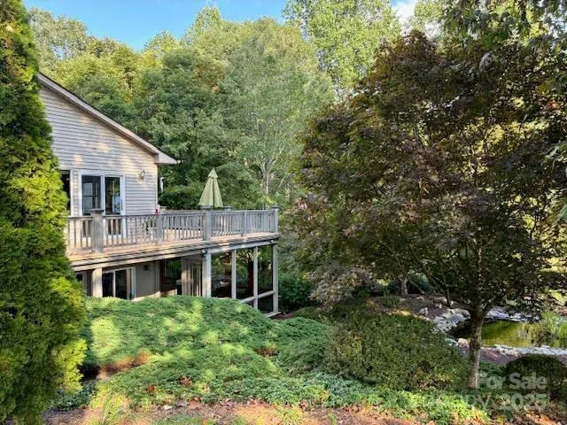 $950,000 | 2240 East Cumming Woods Lane, Hendersonville, NC 28739