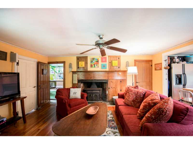 324 E Road Tiverton, RI 02878 - Photo 4 of 25 Living Room.