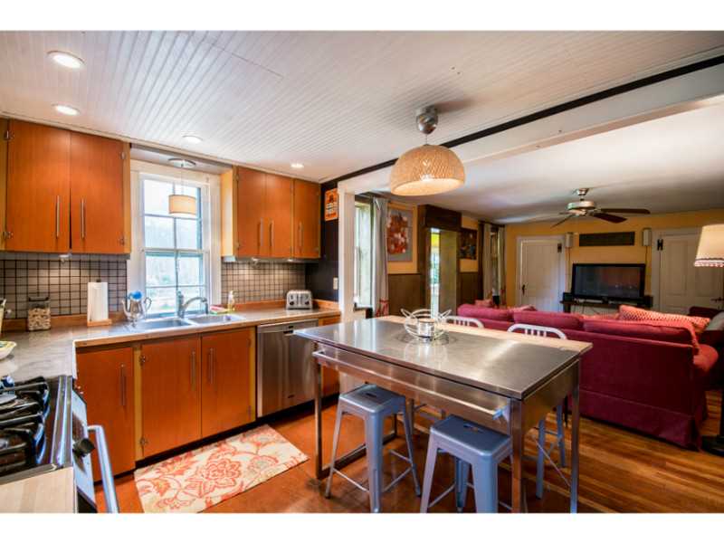 324 E Road Tiverton, RI 02878 - Photo 7 of 25 Kitchen.