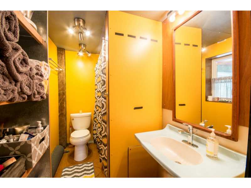 324 E Road Tiverton, RI 02878 - Photo 8 of 25 Bathroom.