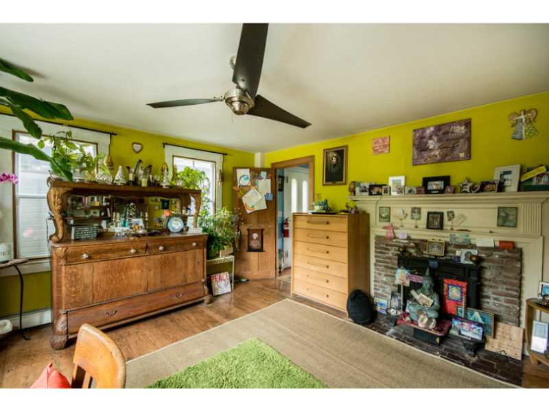 324 E Road Tiverton, RI 02878 - Photo 10 of 25 Den/Family/Great Room.
