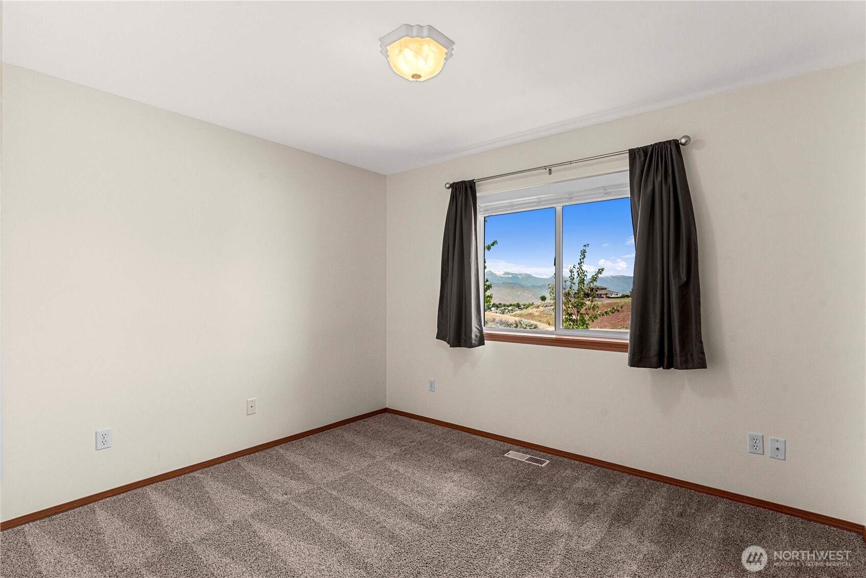 1308 Tractor Loop East Wenatchee, WA 98802 - Photo 18 of 35 a view of an empty room with a window
