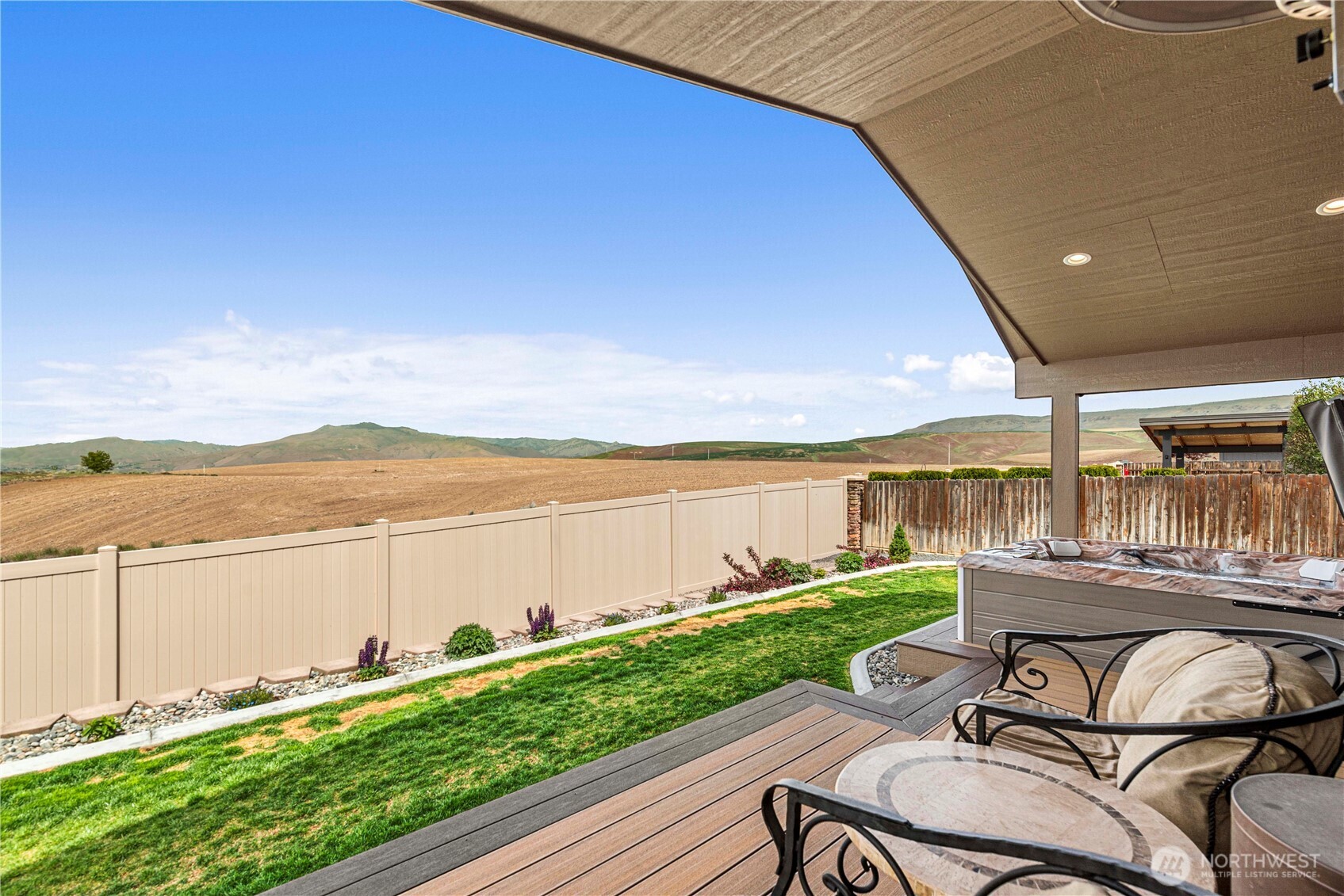 1308 Tractor Loop East Wenatchee, WA 98802 - Photo 24 of 35 a view of a terrace with sky view