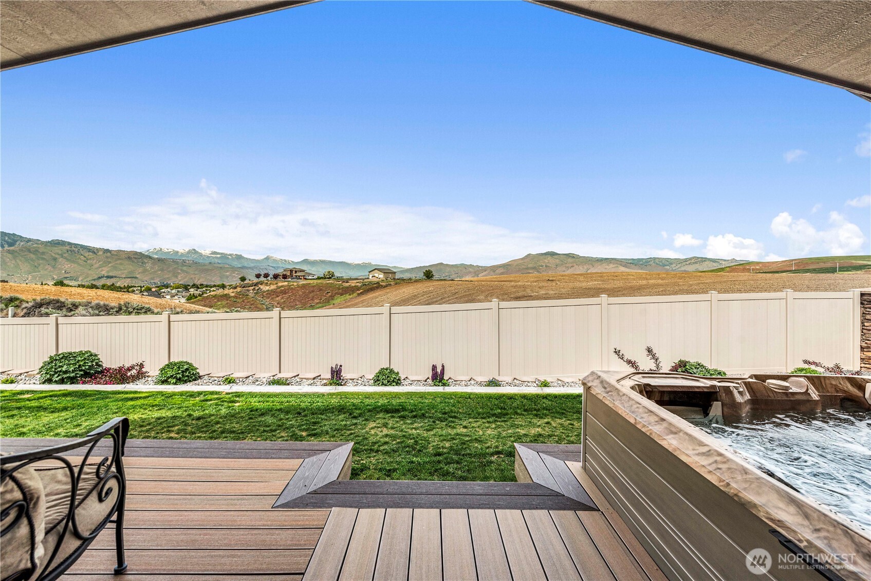 1308 Tractor Loop East Wenatchee, WA 98802 - Photo 28 of 35 a view of a lake with couches and city view