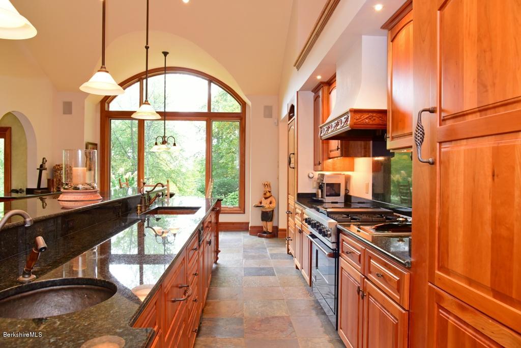 182 Jug End Road Egremont, MA 01230 - Photo 21 of 61 Grand Chef's Kitchen