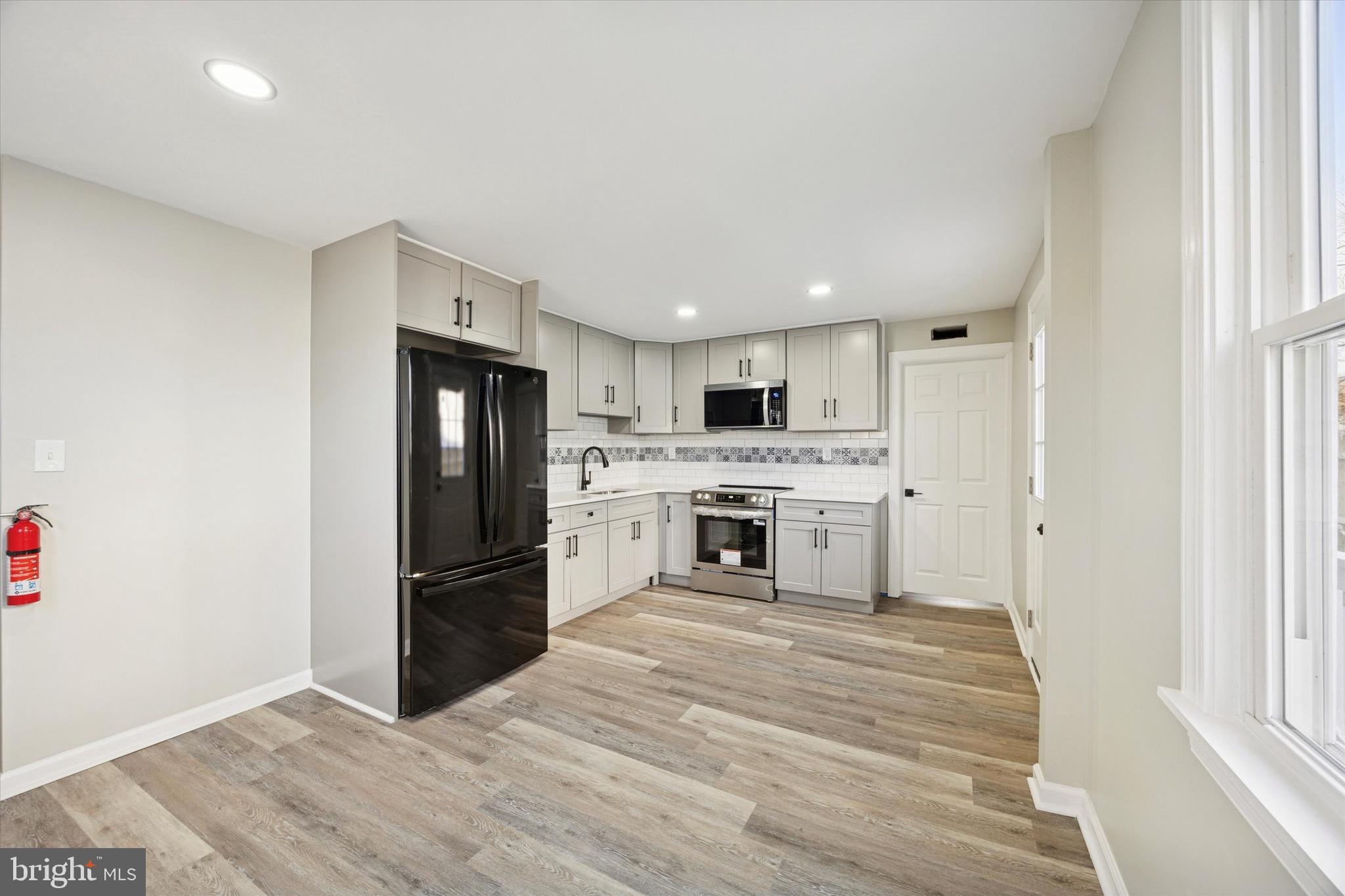 153 Olga Road Wilmington, DE 19805 - Photo 4 of 25