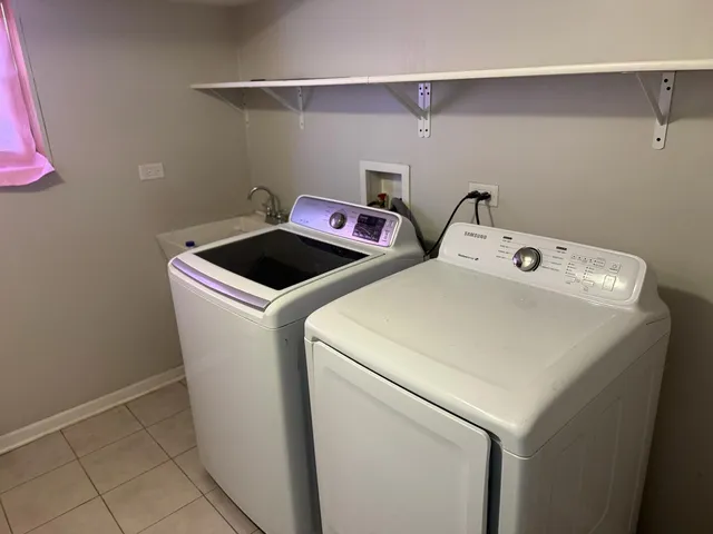 $2,500 | 982 Hastings Lane, Hanover Park, IL 60133