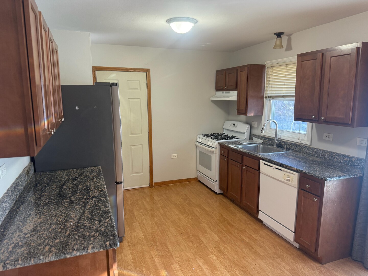 982 Hastings Lane Hanover Park, IL 60133 - Photo 9 of 22