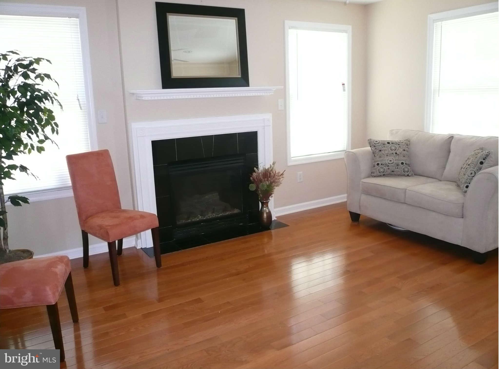 2508 Haddaway Road Baltimore, MD 21219 - Photo 3 of 22 Living Room