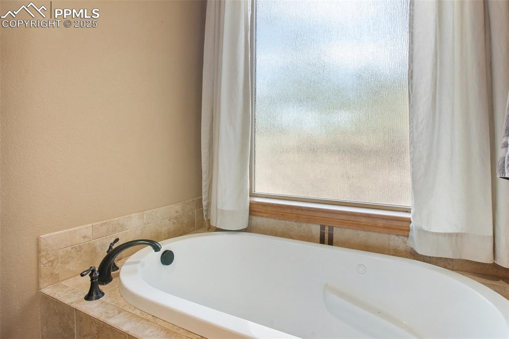 5070 Vessey Road Colorado Springs, CO 80908 - Photo 25 of 49 Full bathroom with a garden tub
