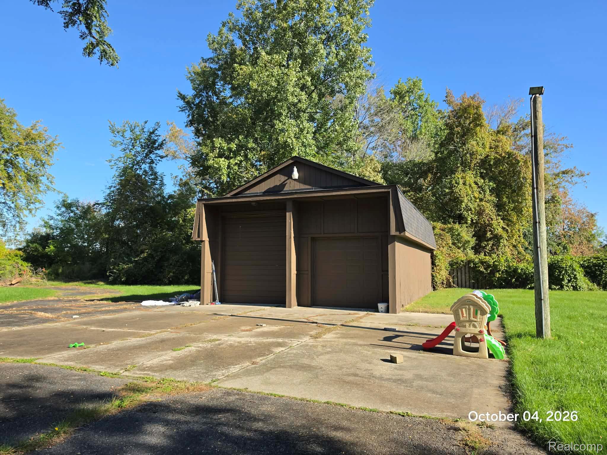 34781 Union Lake Road Clinton Township, MI 48035 - Photo 25 of 38 Two-car detached garage with gambrel roofline