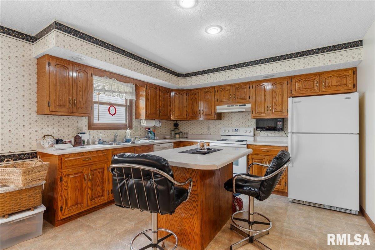 1816 Hunter Ridge Drive Springfield, IL 62704 - Photo 10 of 38 Gallery Image 10