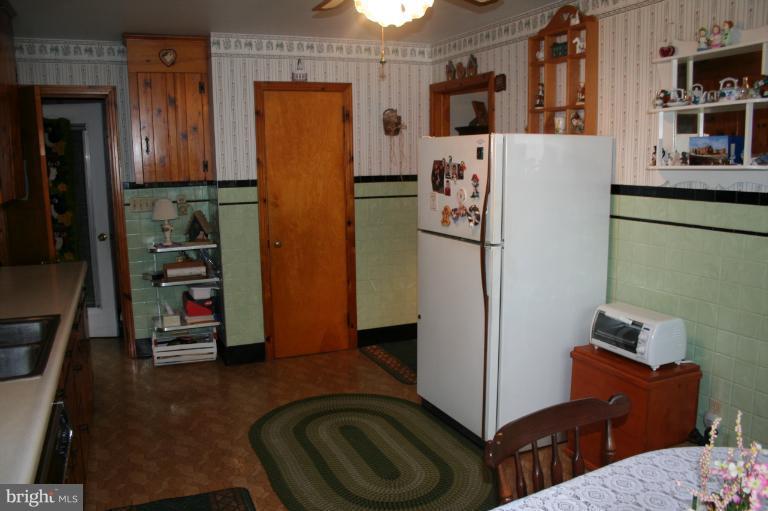 125 Highland Road Chambersburg, PA 17202 - Photo 10 of 16 Kitchen