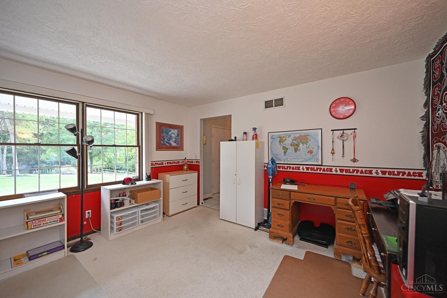 8275 Daleview Road Cincinnati, OH 45247 - Photo 16 of 41 Gallery Image 16