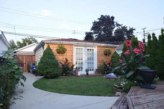 $369,900 | 4051 North Marmora Avenue, Chicago, IL 60634