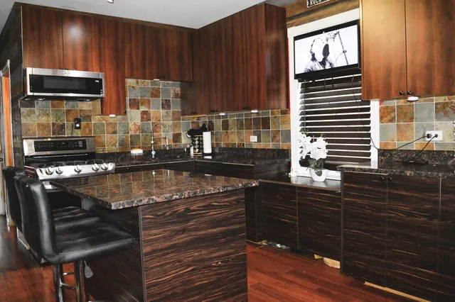 $369,900 | 4051 North Marmora Avenue, Chicago, IL 60634