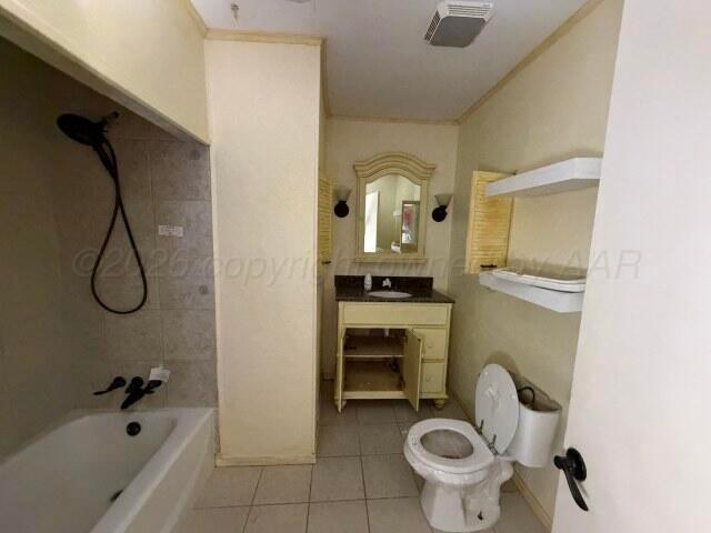 822 East Santa Fe Avenue Canadian, TX 79014 - Photo 18 of 19 a bathroom with a toilet and a shower