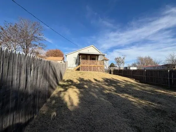 $109,900 | 822 East Santa Fe Avenue, Canadian, TX 79014
