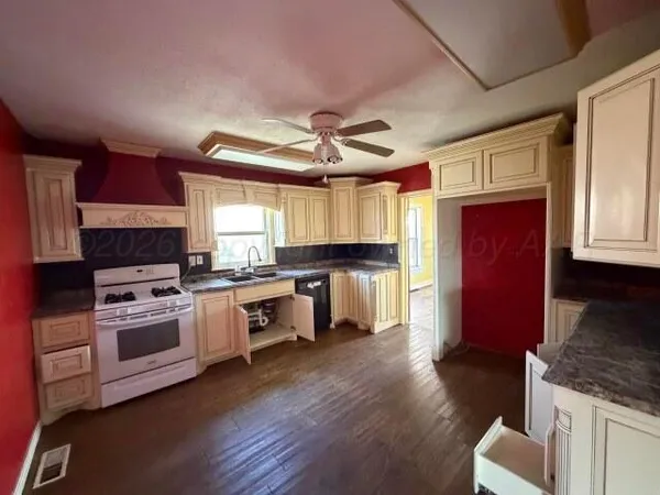 $109,900 | 822 East Santa Fe Avenue, Canadian, TX 79014