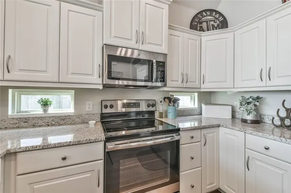 $2,200 | 2019 Stubbs Drive, Bryan, TX 77807