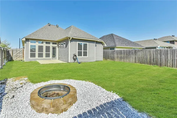 $2,200 | 2019 Stubbs Drive, Bryan, TX 77807
