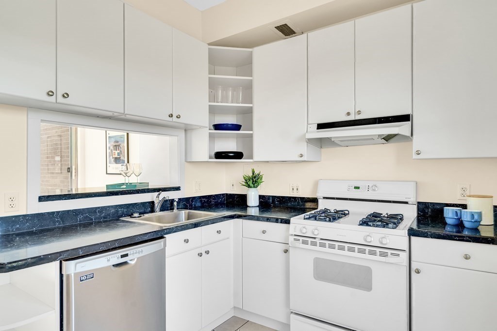 99 Pond Avenue, Unit PH804 Brookline, MA 02445 - Photo 5 of 19