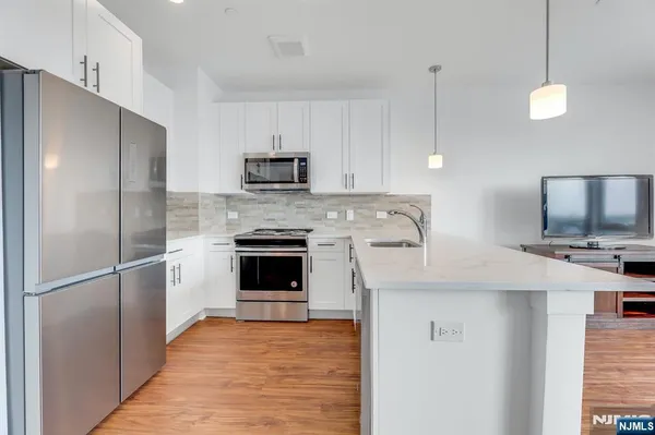 $2,175 | 85 Ridge Road, Unit 307, North Arlington, NJ 07031