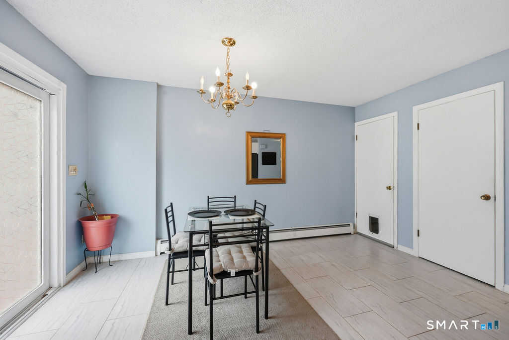 153 Maple Street Manchester, CT 06040 - Photo 7 of 31