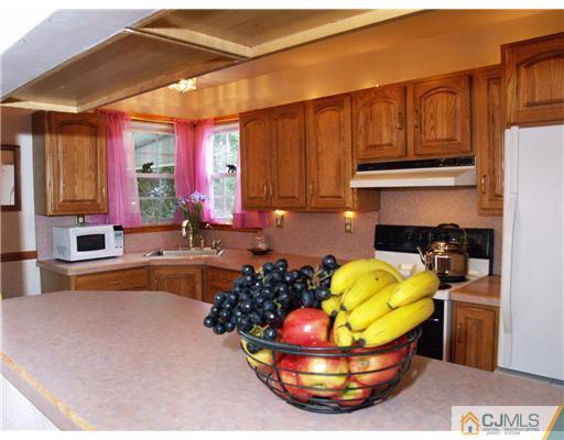 44 Farmingdale Road Fords, NJ 08863 - Photo 14 of 25