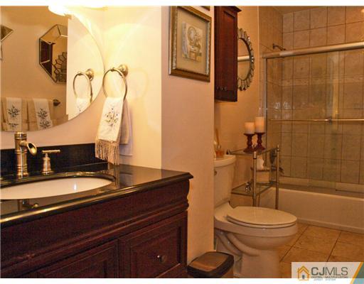 44 Farmingdale Road Fords, NJ 08863 - Photo 19 of 25