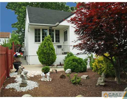 44 Farmingdale Road Fords, NJ 08863 - Photo 5 of 25