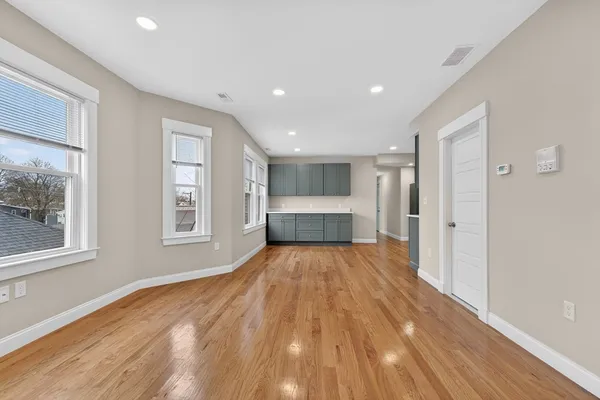$3,600 | 42 Almont Street, Unit 3L, Medford, MA 02155