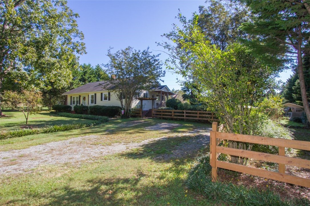 810 Baskin Road Iva, SC 29655 - Photo 3 of 39
