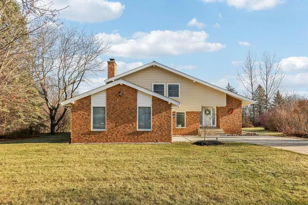 $1,850 | 11326 North Country View Drive, Mequon, WI 53092