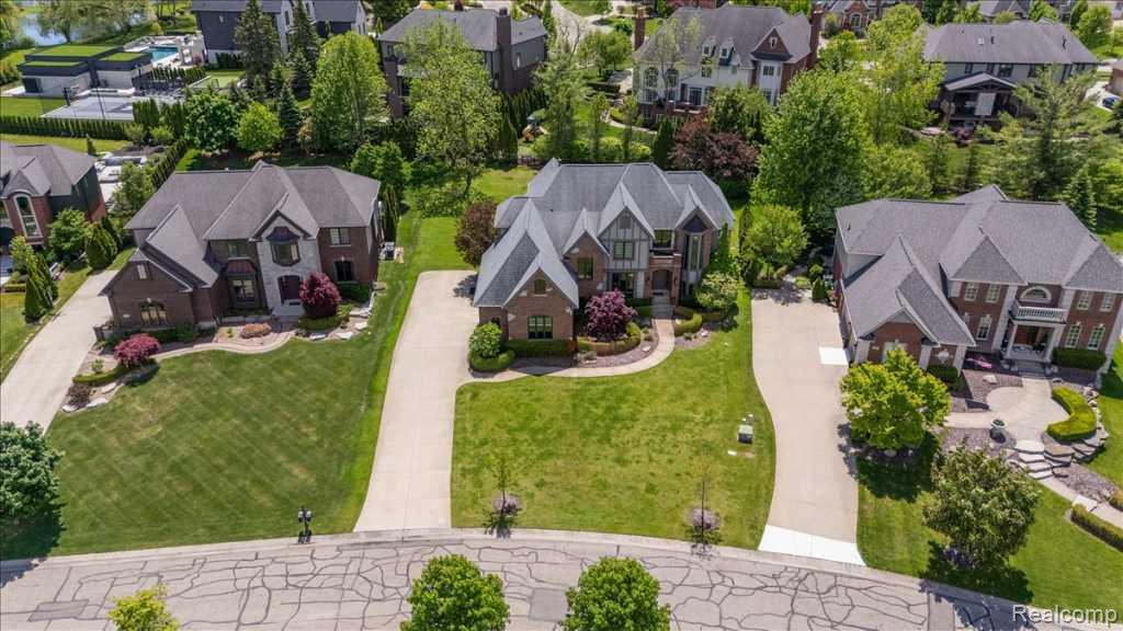 2885 Ambleside Court Rochester, MI 48306 - Photo 10 of 48