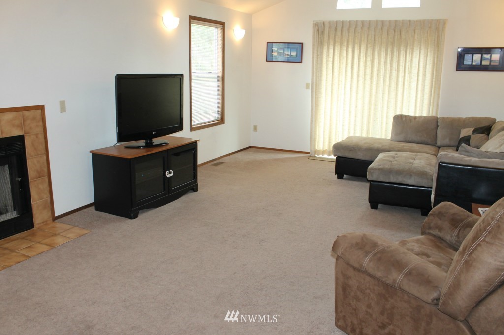 1404 220th Place Southwest Bothell, WA 98021 - Photo 2 of 8