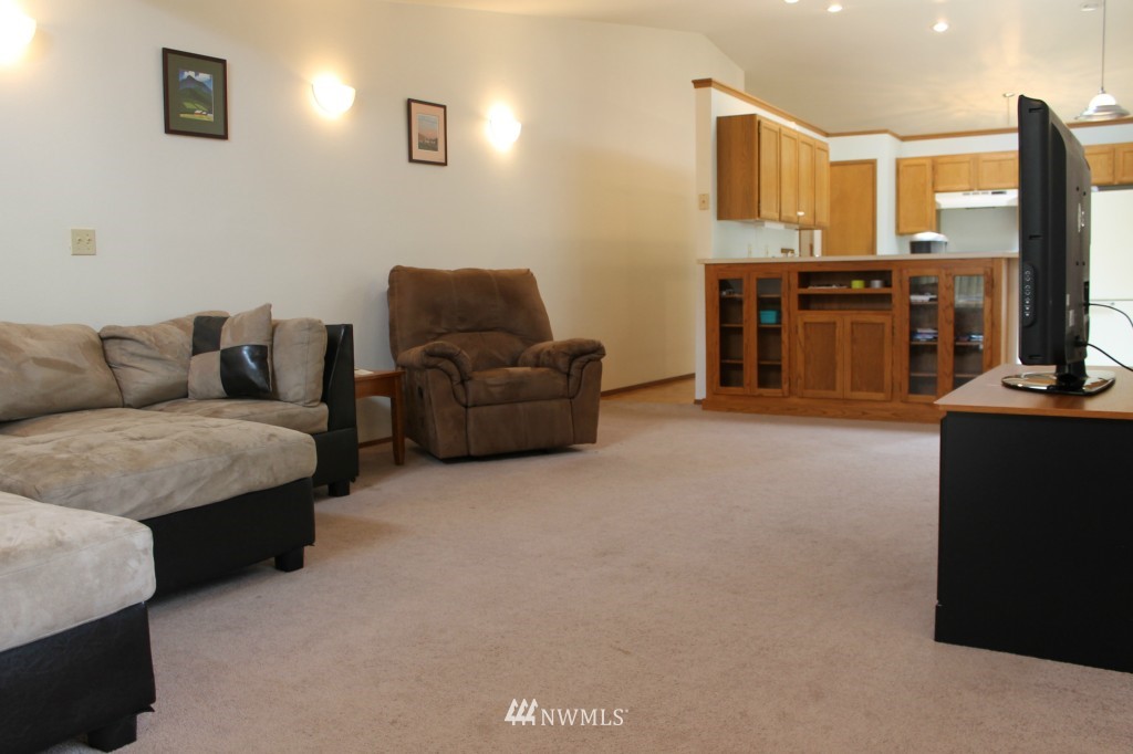 1404 220th Place Southwest Bothell, WA 98021 - Photo 3 of 8