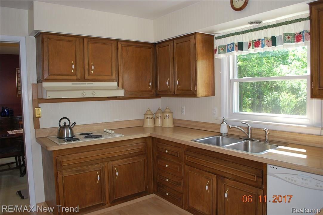 35839 Springvale Street Farmington, MI 48331 - Photo 22 of 24 DSC_0025.JPG