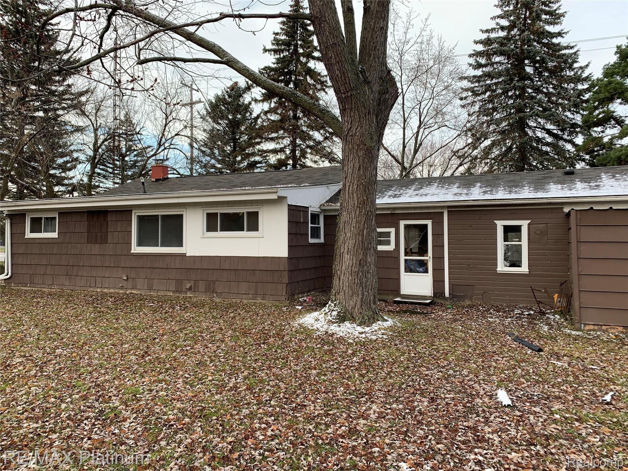 5239 Lennon Road Flint, MI 48507 - Photo 5 of 18 IMG_1536.jpg