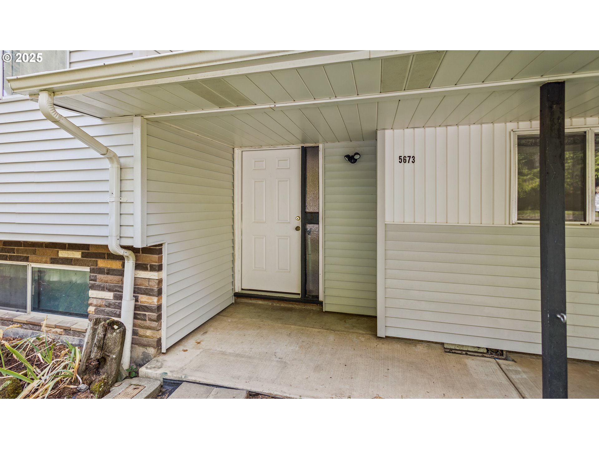 5673 Southwest Old Highway 47 Gaston, OR 97119 - Photo 11 of 33 a backyard of a house