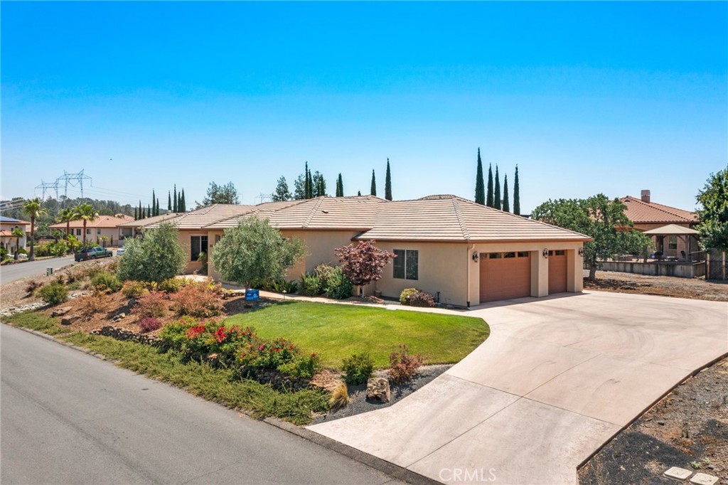 3265 Siena Ridge Loop Chico, CA 95928 - Photo 3 of 19 a view of a house with a garden